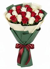 Букет Микс из красных и белых роз в Палласовке