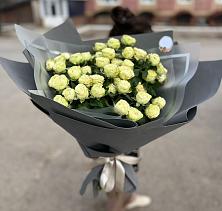 Букет Белые кустовые розы Солинеро в Палласовке