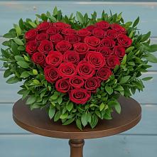 Цветочная композиция из Розы в виде сердца в Палласовке