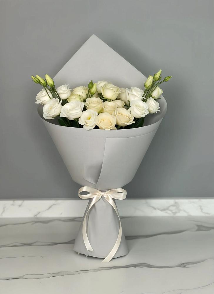 Букет цветов из: Розы и Лизиантусы в Палласовке