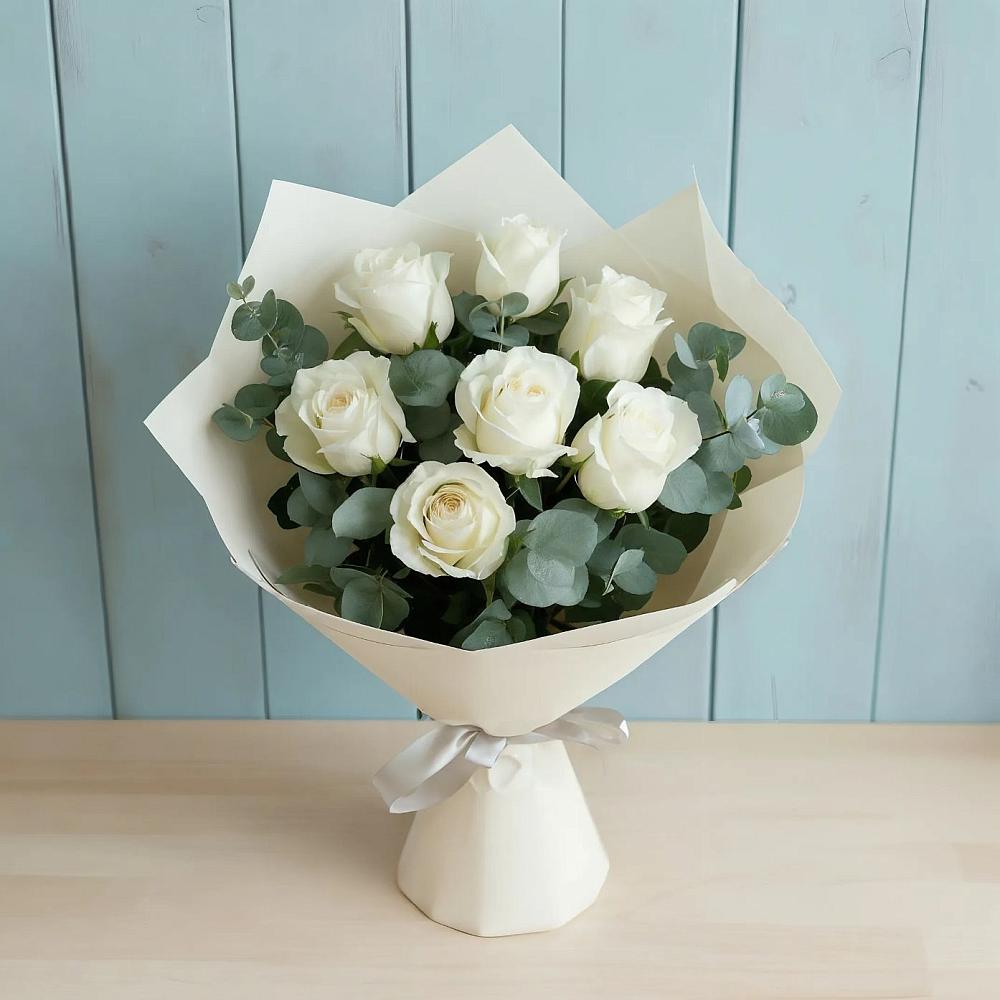 Букет Белые розы в Эвкалипте в Палласовке