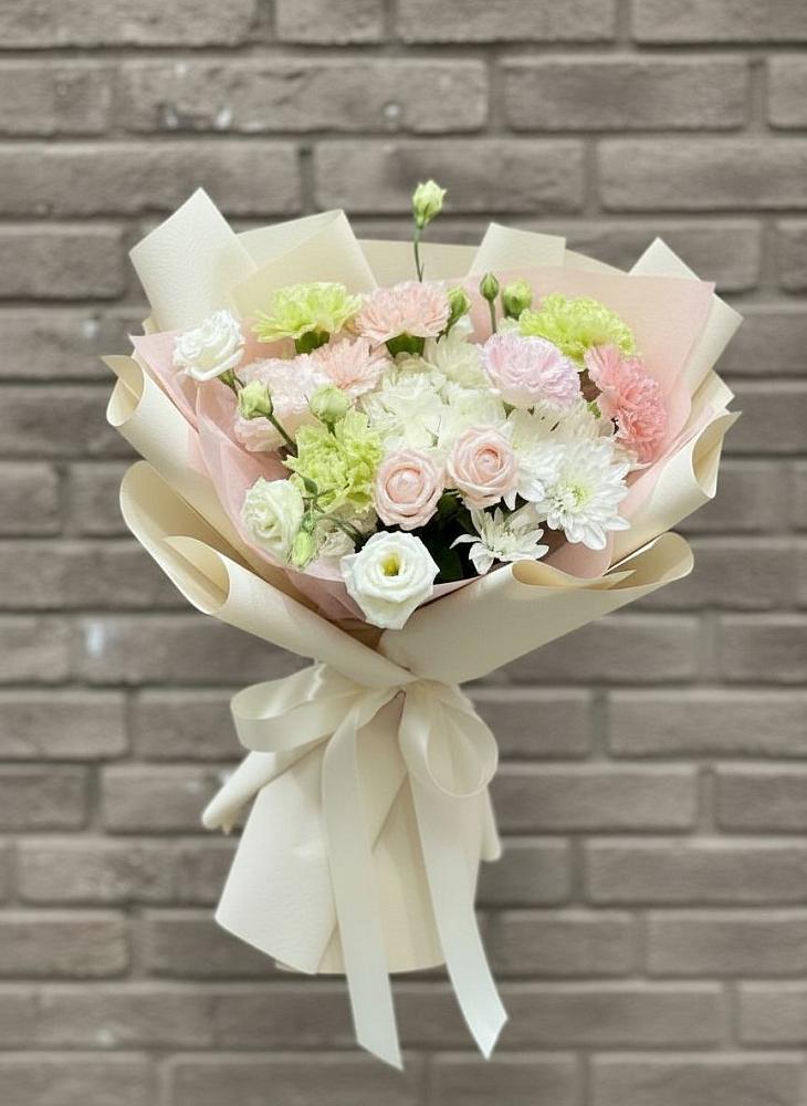 Букет цветов из: Гвоздики, Розы, Лизиантусы и Хризантемы в Палласовке