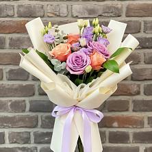 Букет цветов из:  Лизиантусы и Розы в Палласовке