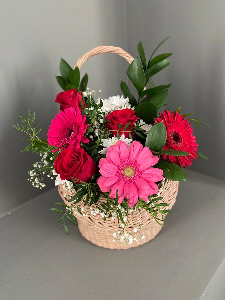 Цветочная композиция из Розы, Хризантемы и Герберы в корзине в Палласовке