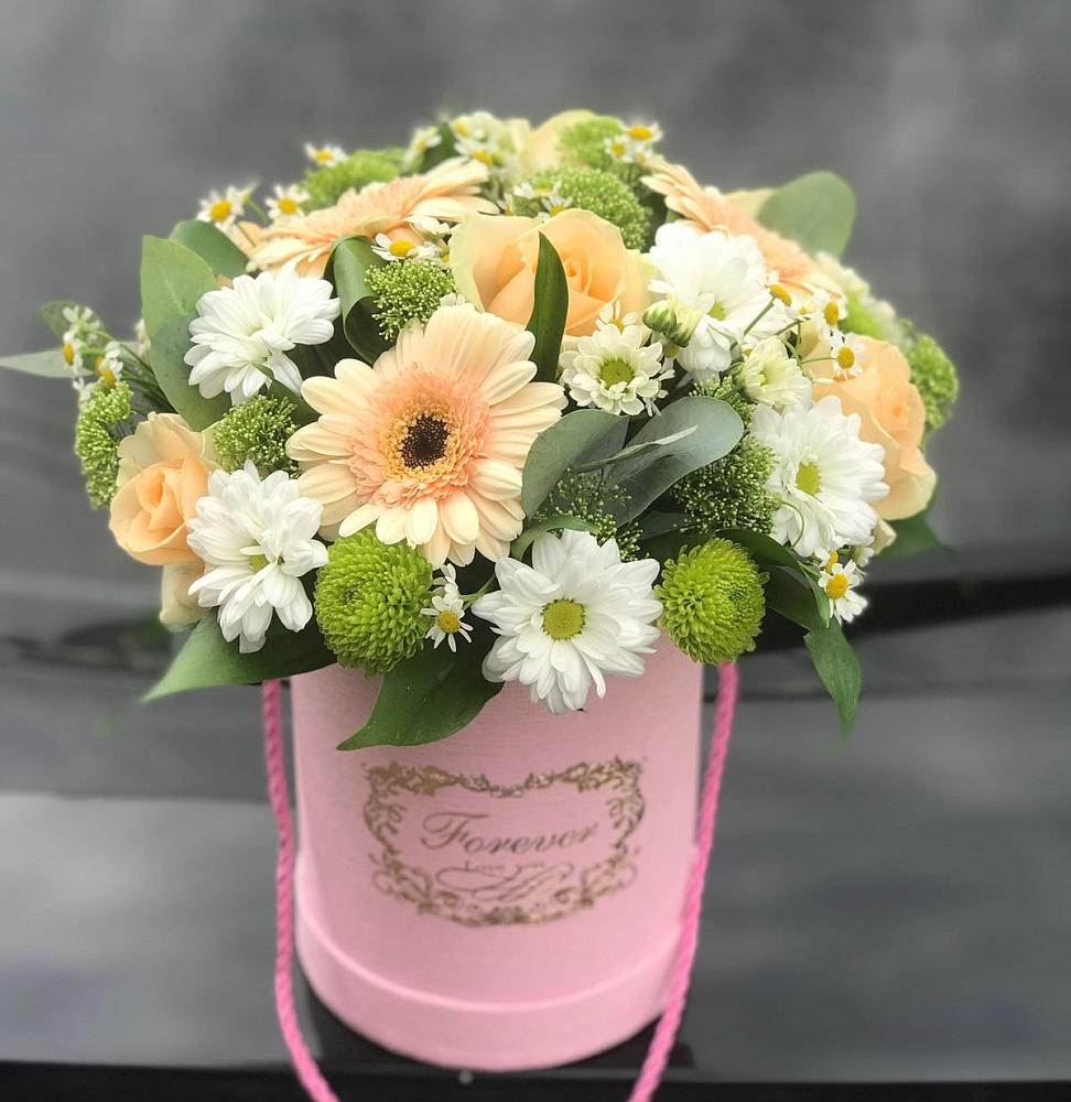 Цветочная композиция из Розы, Герберы и Хризантемы в шляпной коробке в Палласовке