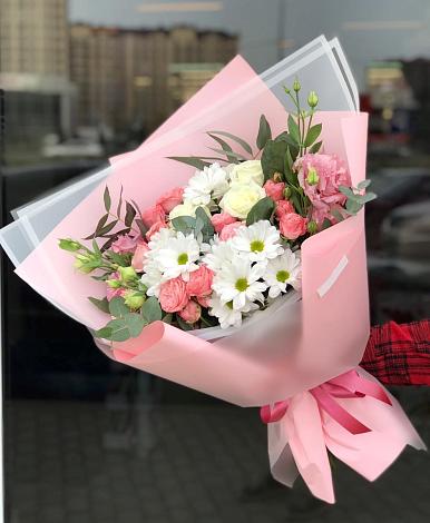 Букет цветов из: Розы, Лизиантусы и Хризантемы в Палласовке