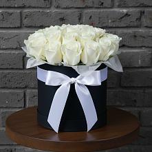 Цветочная композиция из Розы в шляпной коробке в Палласовке